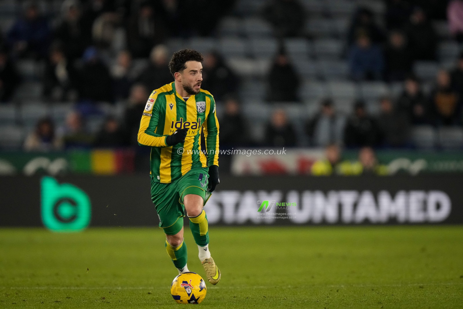 Mikey Johnston of West Bromwich Albion with the ball during the Sky Bet Championship match Leicester City vs West Bromwich Albion at King Power Stadium, Leicester, United Kingdom, 5th January 2026

(Photo by Maynard Manyowa/News Images)

*** GER AUT SUI OUT ***