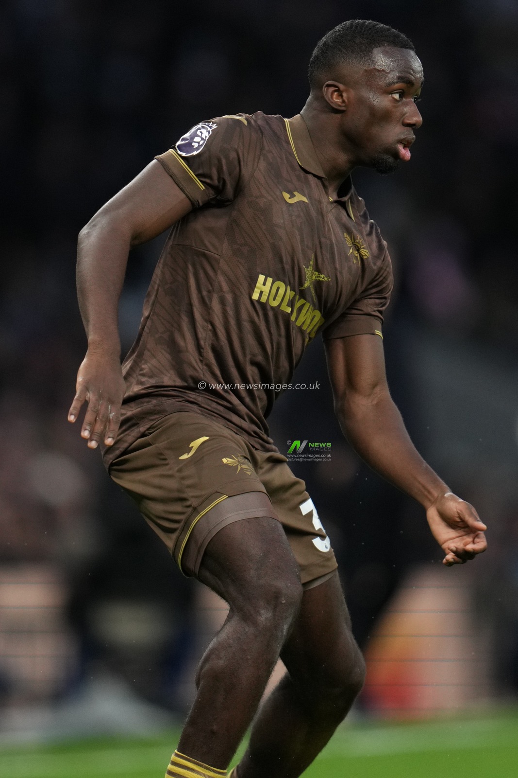 Michael Kayode of Brentford during the Premier League match Tottenham Hotspur vs Brentford at Tottenham Hotspur Stadium, London, United Kingdom, 6th December 2025

(Photo by Harvey Murphy/News Images)

*** GER AUT SUI OUT ***