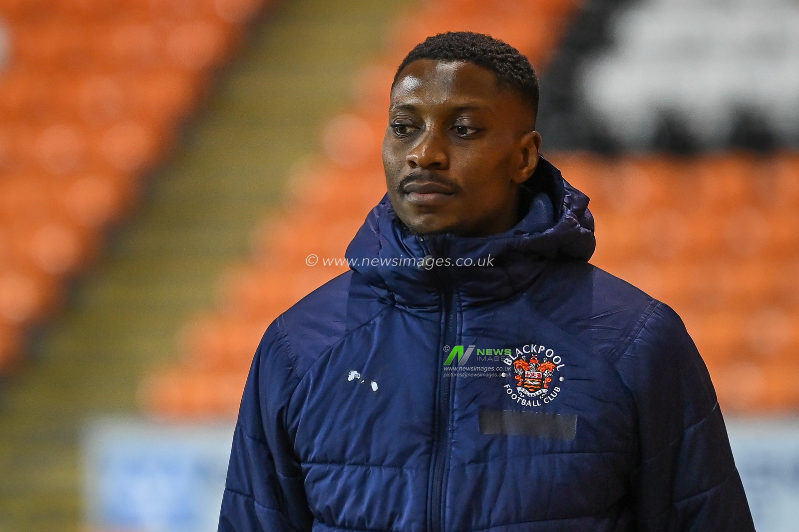 Marvin Ekpiteta #21 of Blackpool arrives ahead of the during the Sky Bet Championship match Blackpool vs Sheffield United at Bloomfield Road, Blackpool, United Kingdom, 29th December 2022

(Photo by Craig Thomas/News Images)