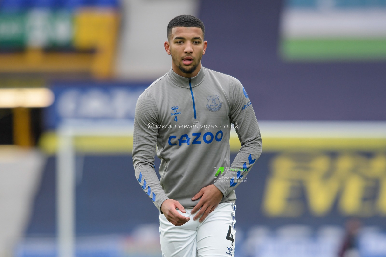 Mason Holgate #4 of Everton warming up before the game