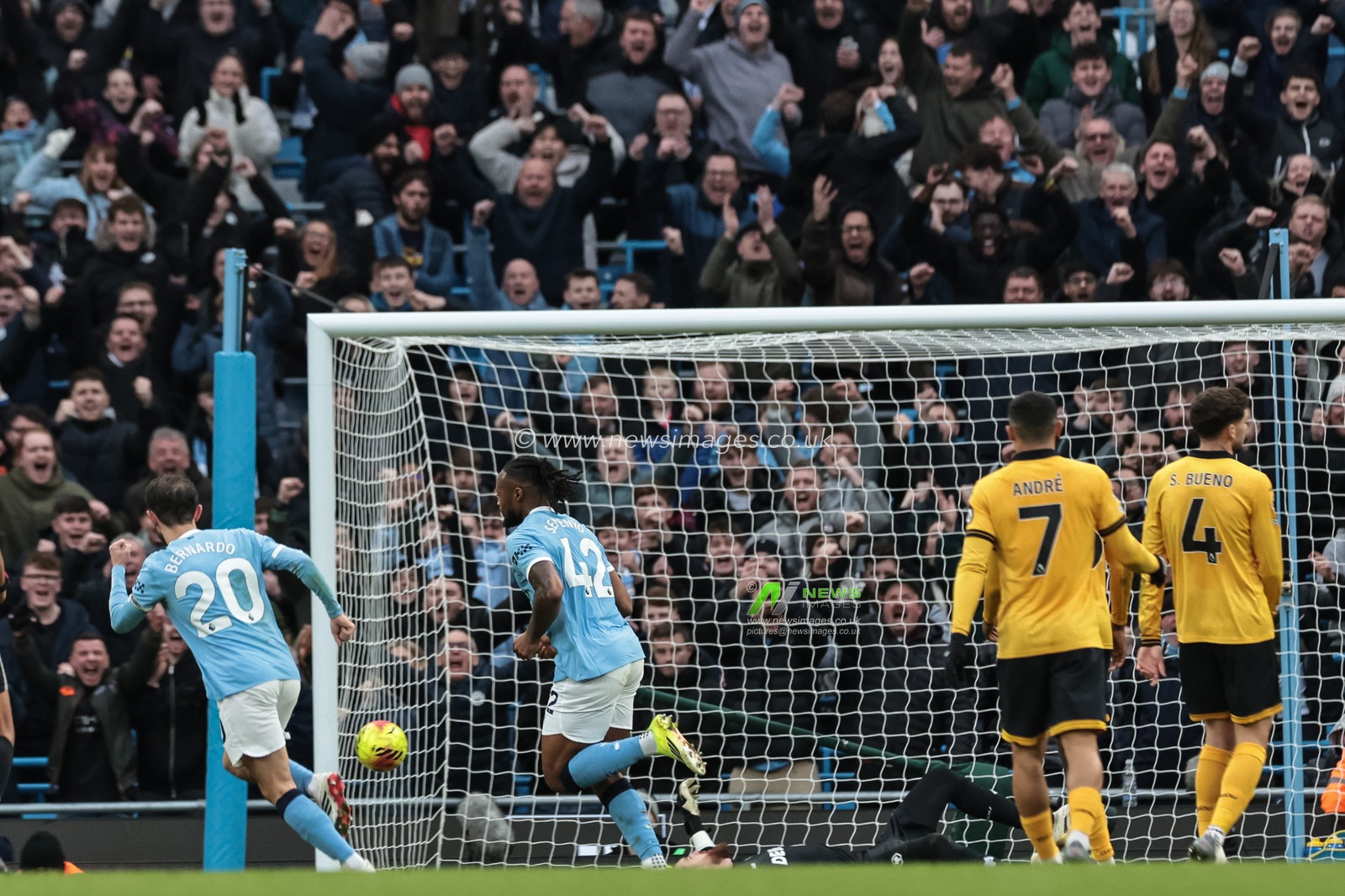 Antonie Semenyo of Manchester City scores to make it 2-0 during the Premier League match Manchester City vs Wolverhampton Wanderers at Etihad, Manchester, United Kingdom on 24 January 2026

(Photo by Mark Cosgrove/News Images)