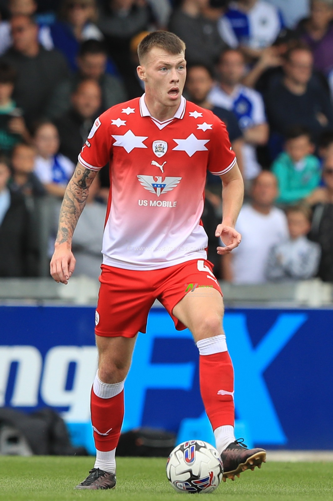 Kacper Lopata #4 of Barnsley with the ball during the Sky Bet League 1 match Bristol Rovers vs Barnsley at Memorial Stadium, Bristol, United Kingdom, 12th August 2023

(Photo by Alfie Cosgrove/News Images)