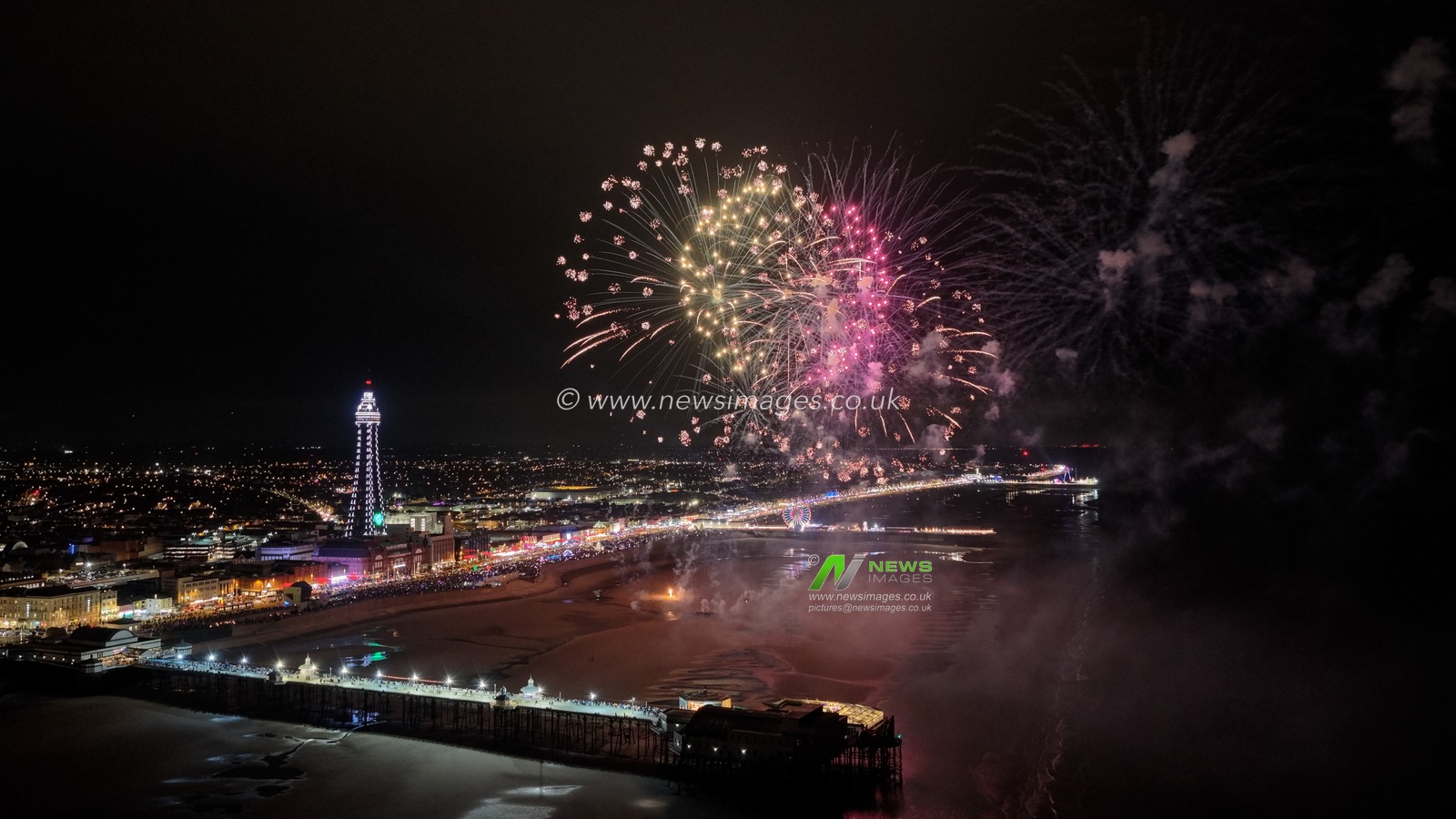 Thousands of people line the sea front as Amir Morani Fireworks, India show their display during the World Fireworks Championship Blackpool 2025 at Blackpool sea front, Blackpool, United Kingdom, 26th September 2025

(Photo by Mark Cosgrove/News Images)
