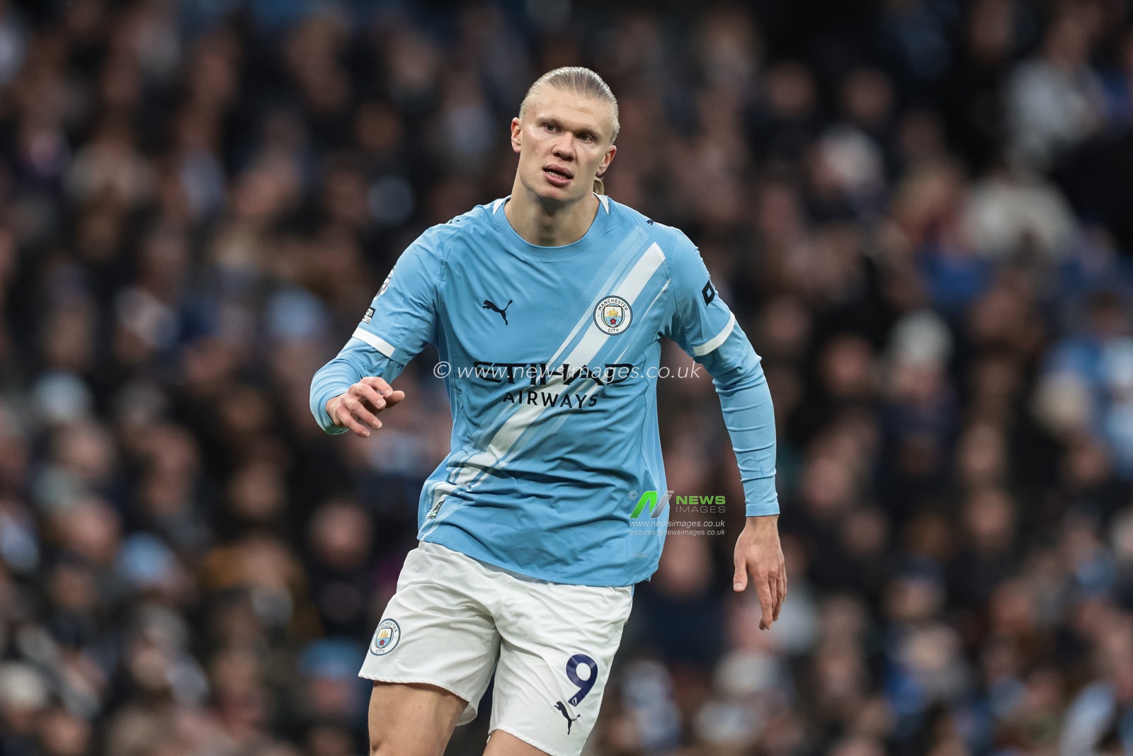 Erling Haaland of Manchester City in action during the Premier League match Manchester City vs Leeds United at Etihad Stadium, Manchester, United Kingdom, 29th November 2025

(Photo by Mark Cosgrove/News Images)

*** GER AUT SUI OUT ***