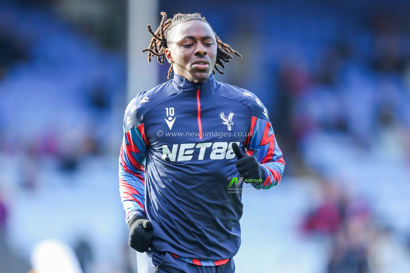 Eberechi Eze of Crystal Palace warms up prior to the Premier League match Crystal Palace vs Tottenham Hotspur at Selhurst Park, London, United Kingdom, 27th October 2024

(Photo by Izzy Poles/News Images)