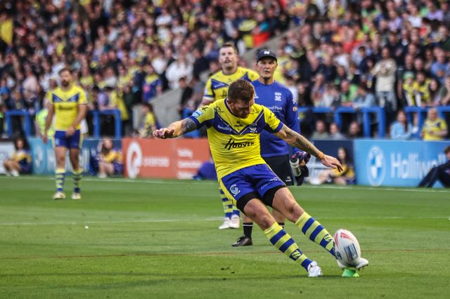 Marc Sneyd of Warrington Wolves scores a penalty during the Betfred Super League round 21 match Warrington Wolves vs Wigan Warriors at Halliwell Jones Stadium, Warrington, United Kingdom, 8th August 2025

(Photo by Alfie Cosgrove/News Images)
