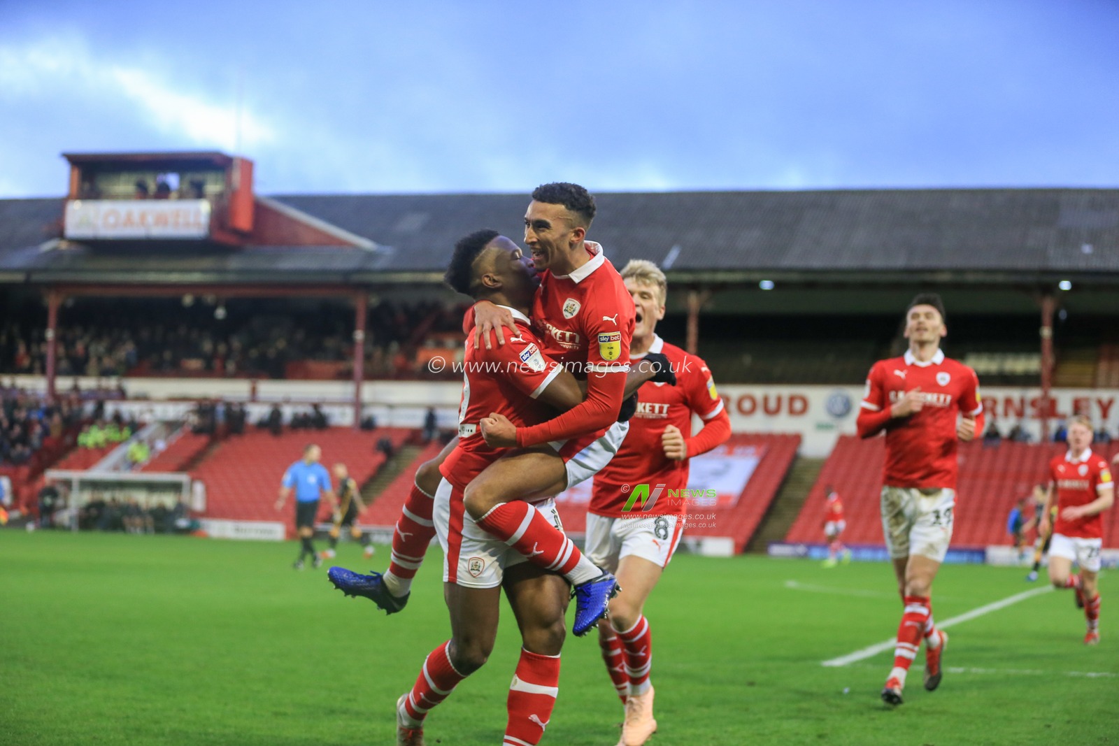 12th January 2019, Oakwell, Barnsley, England; Sky Bet League One, Barnsley vs Bradford City ; Jacob Brown (33) of Barnsley celebrates his goal to make it 1-0



Credit: Mark Cosgrove/News Images

English Football League images are subject to DataCo Licence
