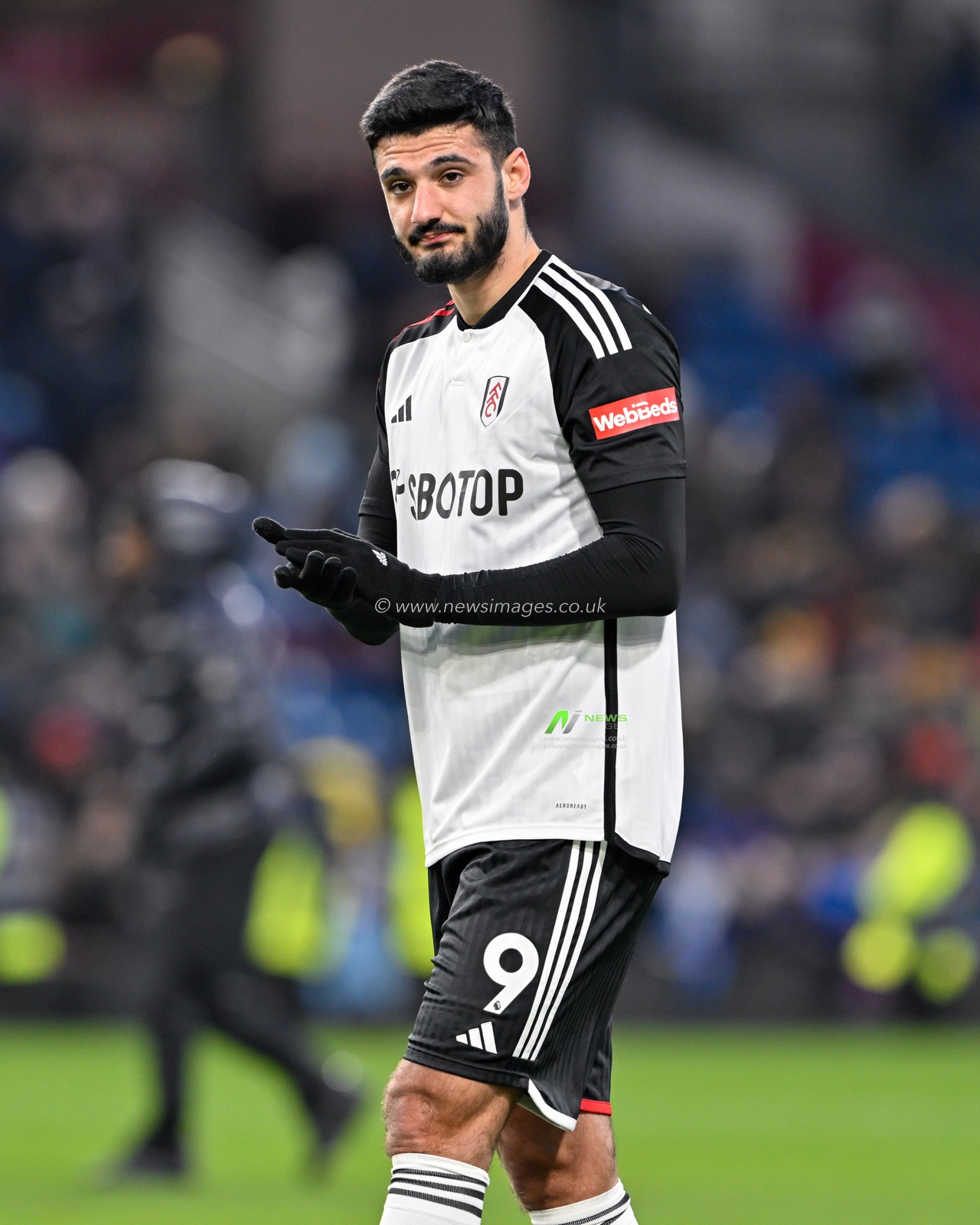 Armando Broja of Fulham claps fans at full time, during the Premier League match Burnley vs Fulham at Turf Moor, Burnley, United Kingdom, 3rd February 2024

(Photo by Cody Froggatt/News Images)