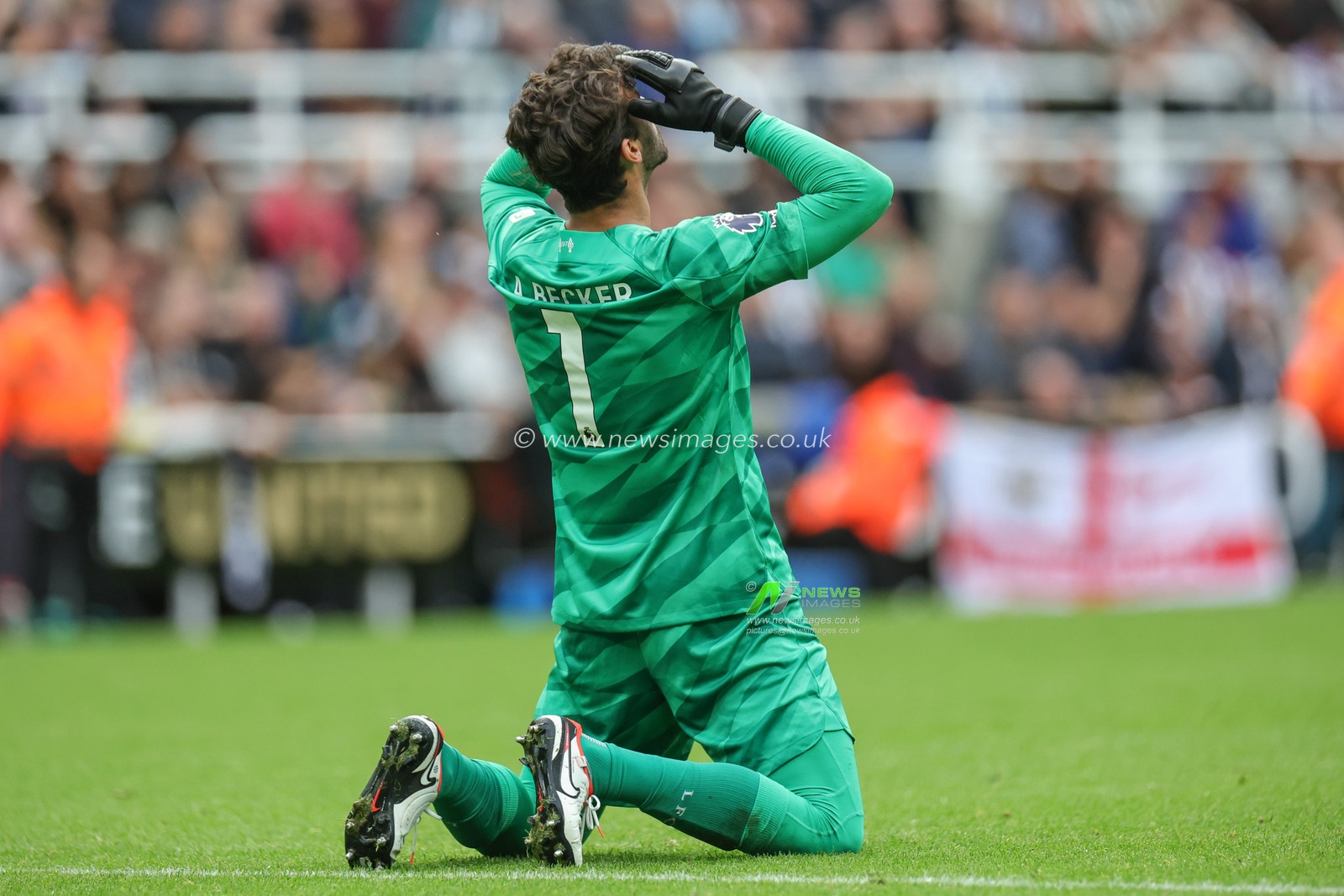 Alisson Becker #1 of Liverpool celebrates the goal of Darwin NÃºÃ±ez #9 of Liverpool to make it 1-1 during the Premier League match Newcastle United vs Liverpool at St. James's Park, Newcastle, United Kingdom, 27th August 2023

(Photo by Mark Cosgrove/News Images)