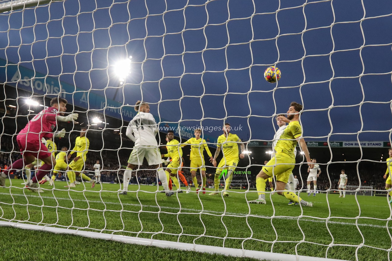 Patrick Bamford #9 of Leeds United scores to make it 2-2
