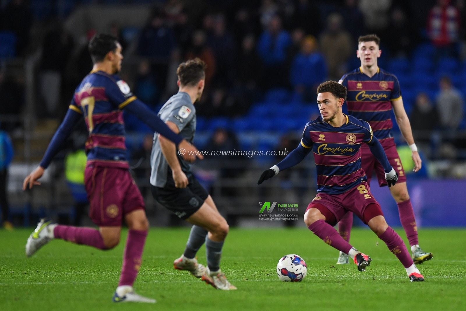 Luke Amos #8 of QPR in action during the game  Sky Bet Championship match Cardiff City vs Queens Park Rangers at Cardiff City Stadium, Cardiff, United Kingdom, 26th December 2022

(Photo by Mike Jones/News Images)