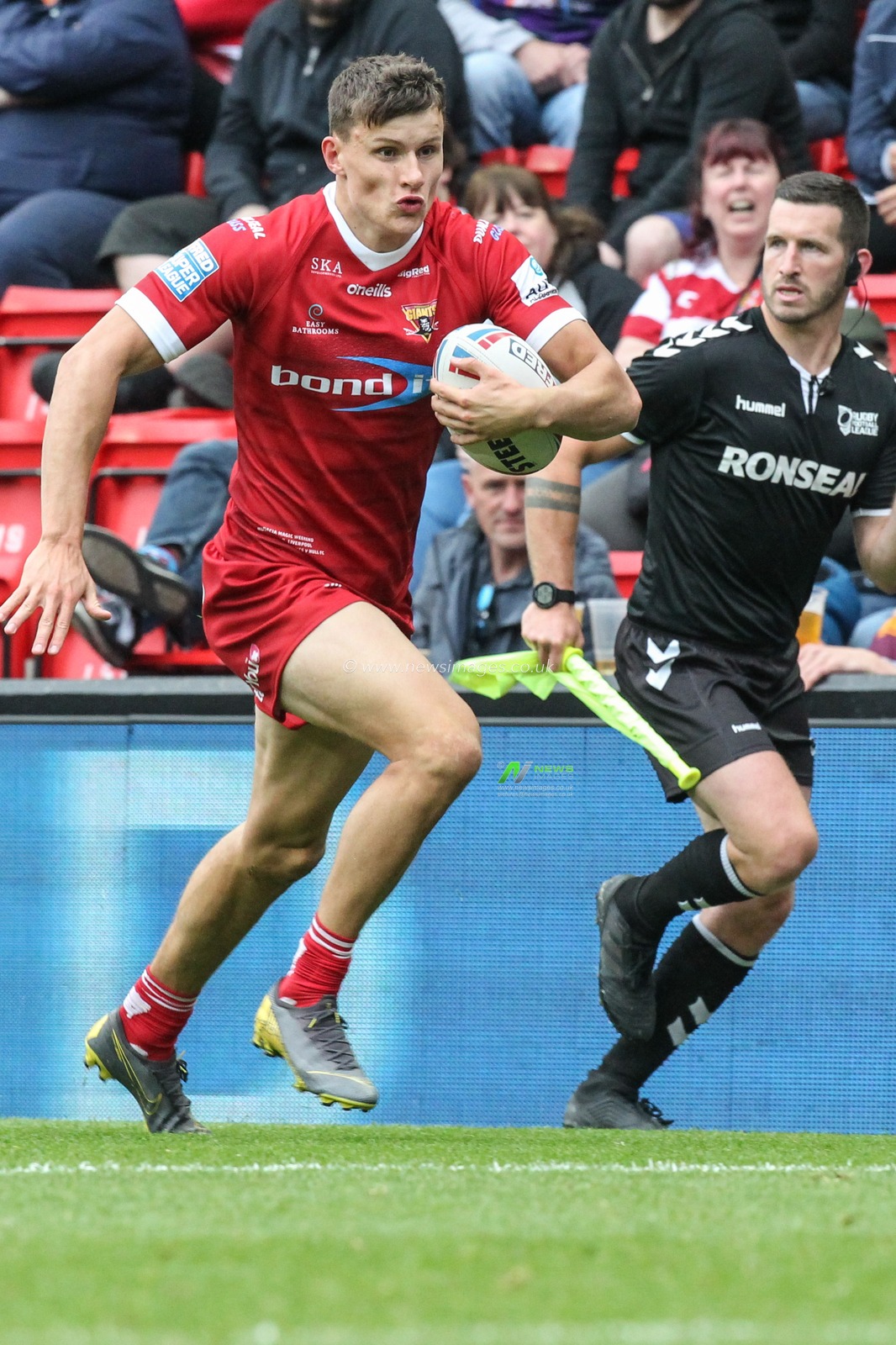 25th May 2019 , Anfield Stadium, Liverpool, England; Dacia Magic Weekend, Betfred Super League Round 16, Hull FC vs Huddersfield Giants ; Innes Senior (32) of Huddersfield Giants runs with the ball

Credit: David Greaves/News Images
