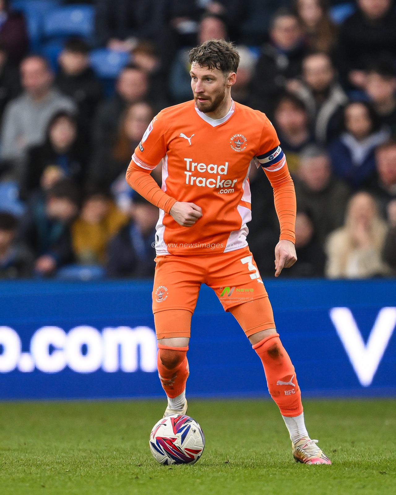 James Husband of Blackpool in action during the Sky Bet League 1 match Stockport County vs Blackpool at Edgeley Park Stadium, Stockport, United Kingdom, 1st March 2025

(Photo by Craig Thomas/News Images)