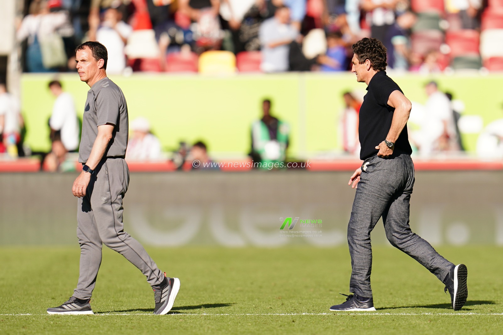 Keith Andrews manager of Brentford and Regis Le Bris manager of Sunderland at full time during the Premier League match Brentford vs Sunderland at GTECH Community Stadium, London, United Kingdom on 05 September 2026

(Photo by Harvey Murphy/News Images)
