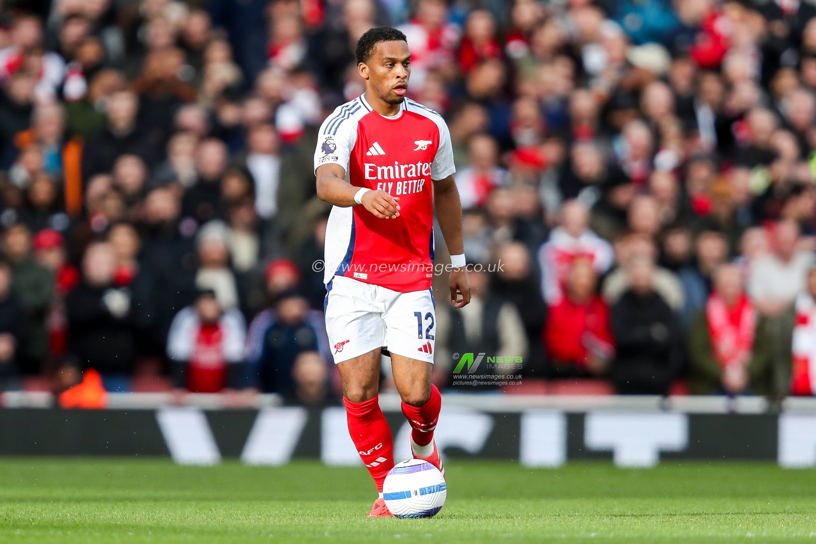 Jurrien Timber of Arsenal runs with the ball during the Premier League match Arsenal vs West Ham United at Emirates Stadium, London, United Kingdom, 22nd February 2025

(Photo by Izzy Poles/News Images)