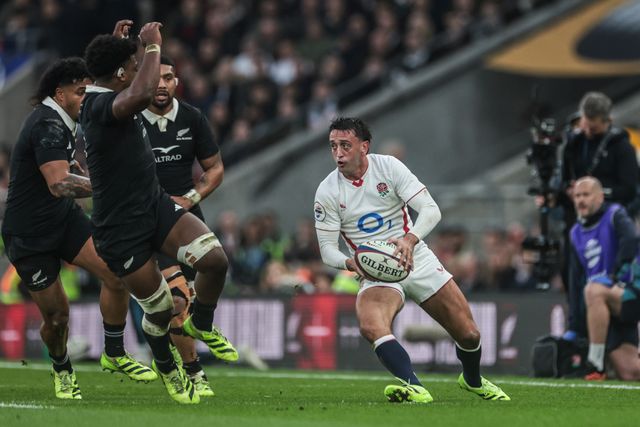Alex Mitchell of England in action during the Quilter Nations Series 2025 match England vs New Zealand at Allianz Stadium, Twickenham, United Kingdom, 15th November 2025

(Photo by Mark Cosgrove/News Images)

*** GER AUT SUI OUT ***