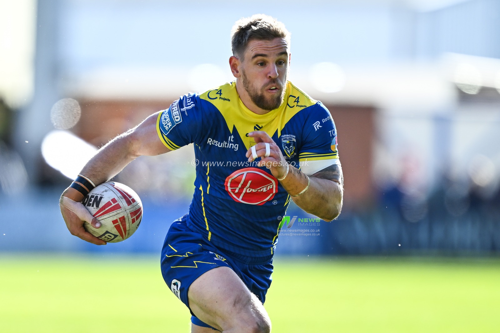 Matt Dufty of Warrington Wolves makes a break during the Betfred Super League match Warrington Wolves vs Catalans Dragons at Halliwell Jones Stadium, Warrington, United Kingdom, 30th March 2024

(Photo by Craig Thomas/News Images)