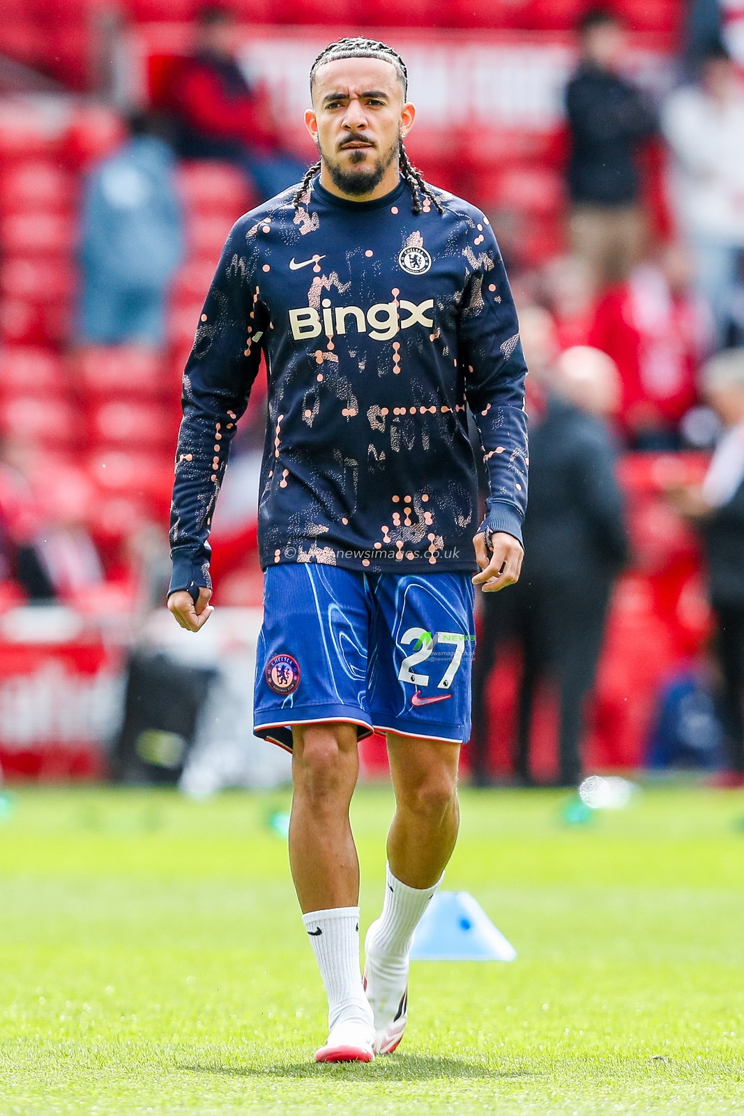 Malo Gusto of Chelsea warms up prior to the Premier League match Nottingham Forest vs Chelsea at City Ground, Nottingham, United Kingdom, 25th May 2025

(Photo by Izzy Poles/News Images)
