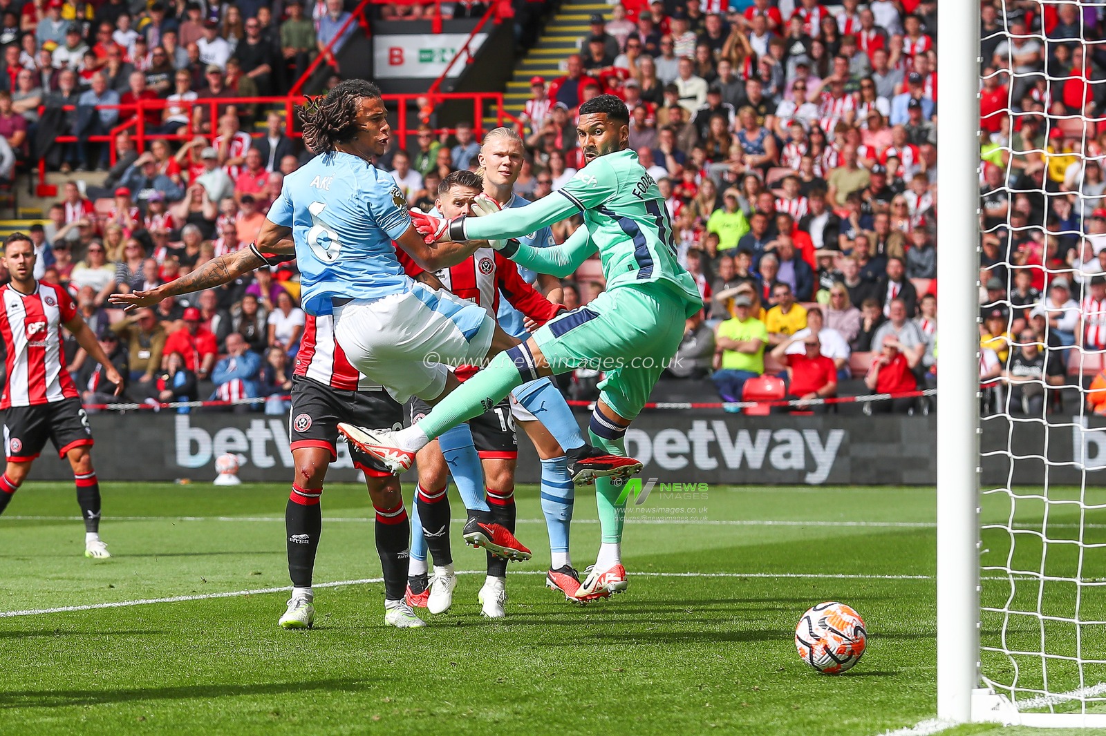 Nathan AkÃ© #6 of Manchester City scores to make it 0-1 but is ruled out for offside - No Goal during the Premier League match Sheffield United vs Manchester City at Bramall Lane, Sheffield, United Kingdom, 27th August 2023

(Photo by Gareth Evans/News Images)