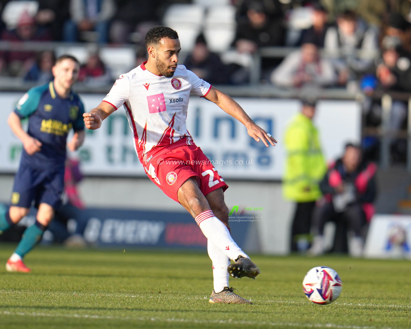 Louis Thompson of Stevenage plays the ball sideway during the Sky Bet League 1 match Stevenage vs Huddersfield Town at Lamex Stadium, Stevenage, United Kingdom, 1st March 2025

(Photo by Harvey Murphy/News Images)