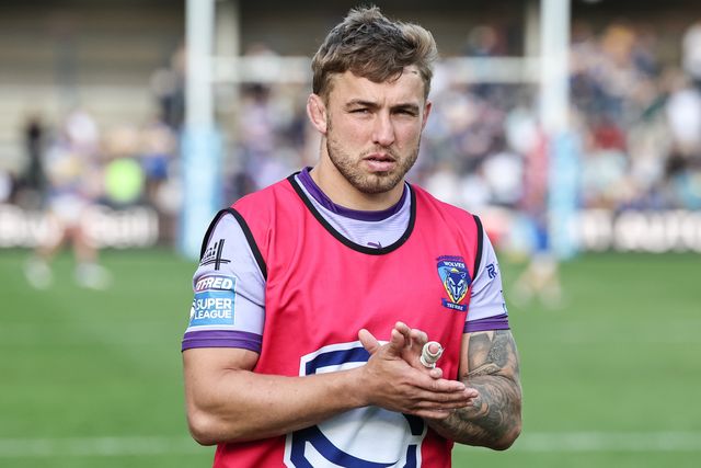 Sam Powell of Warrington Wolves applauds the traveling fans during the Betfred Super League Round 14 Leeds Rhinos v Warrington Wolves at Headingley Stadium, Leeds, United Kingdom, 14th June 2025

(Photo by Mark Cosgrove/News Images)