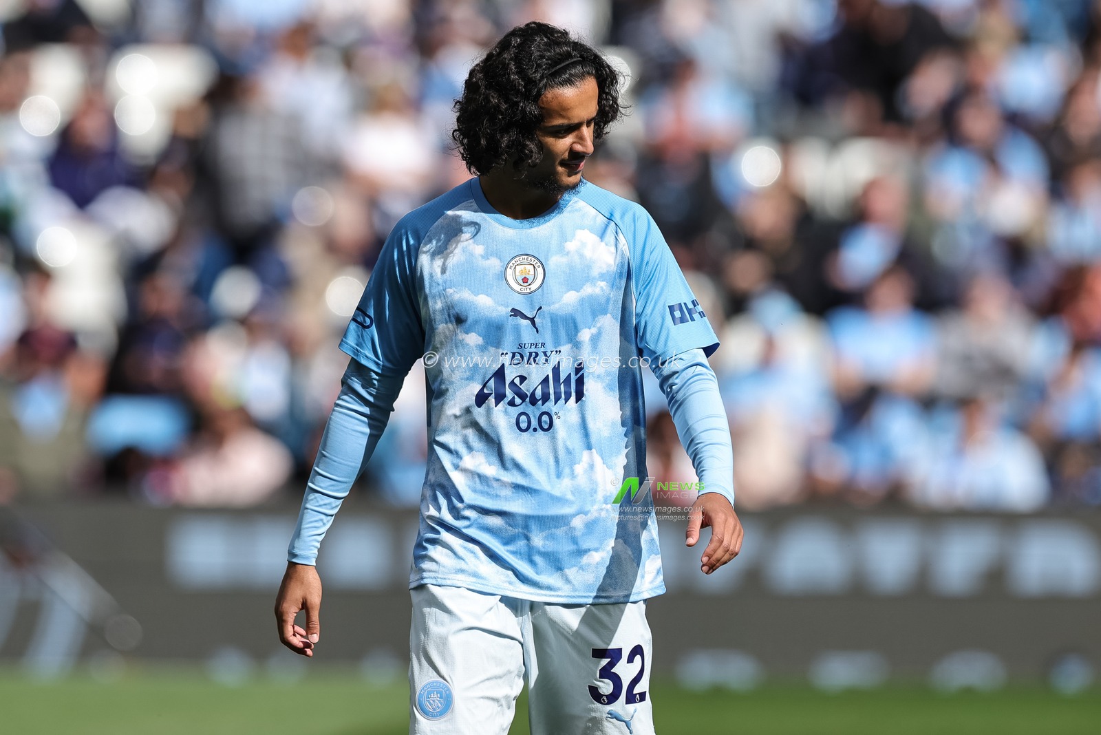 Ayyoub Bouaddi of Manchester City  in the pregame warmup session during the Premier League match Manchester City vs Coventry City at Etihad Stadium, Manchester, United Kingdom on 05 September 2026

(Photo by Mark Cosgrove/News Images)