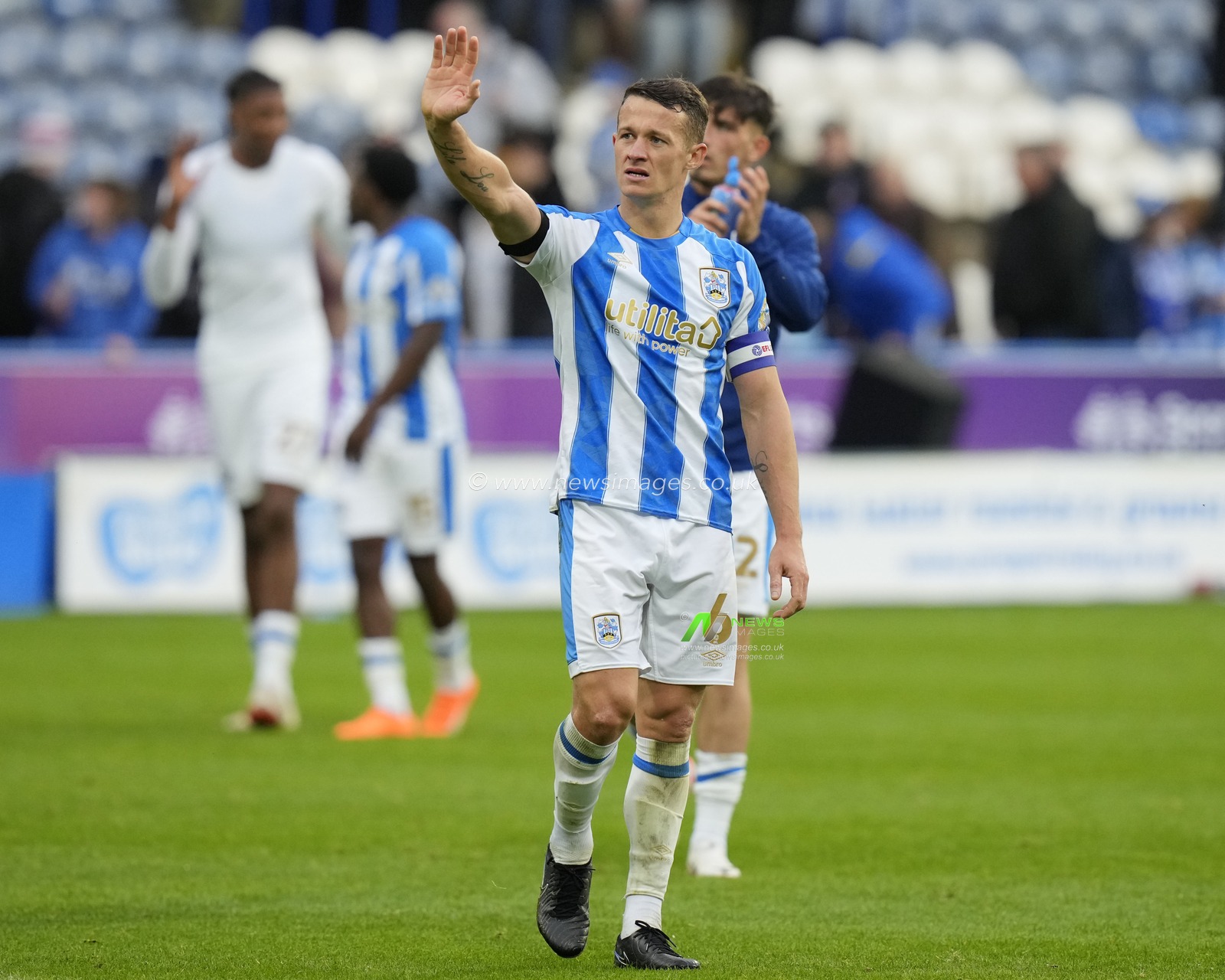 Jonathan Hogg #6 of Huddersfield Town salutes the fans after the Sky Bet Championship match Huddersfield Town vs Queens Park Rangers at John Smith's Stadium, Huddersfield, United Kingdom, 21st October 2023

(Photo by Steve Flynn/News Images)