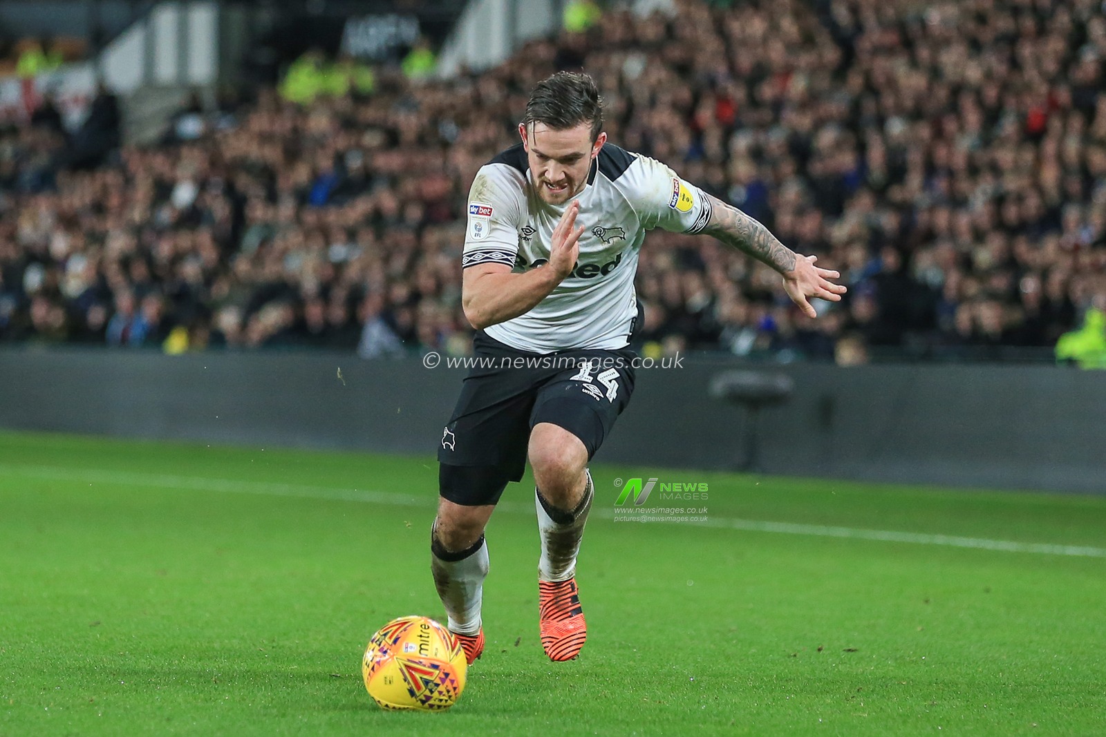 1st January 2019, Pride Park, Derby, England; Sky Bet Championship, Derby County vs Middlesbrough ;  Jack Marriott (14) of Derby County makes a break with the ball 

Credit: Mark Cosgrove/News Images 

English Football League images are subject to DataCo Licence