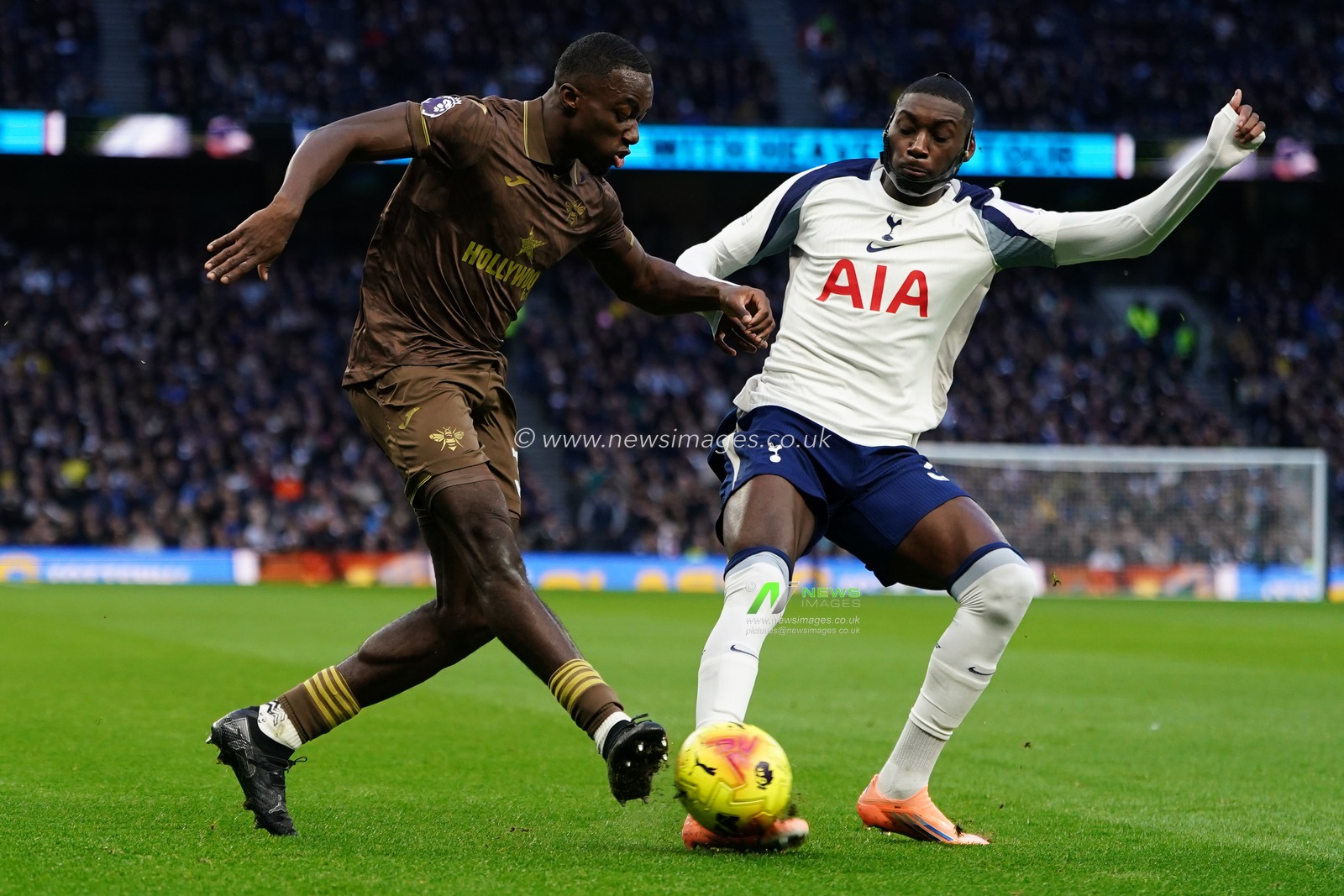 during the Premier League match Tottenham Hotspur vs Brentford at Tottenham Hotspur Stadium, London, United Kingdom, 6th December 2025

(Photo by Harvey Murphy/News Images)

*** GER AUT SUI OUT ***