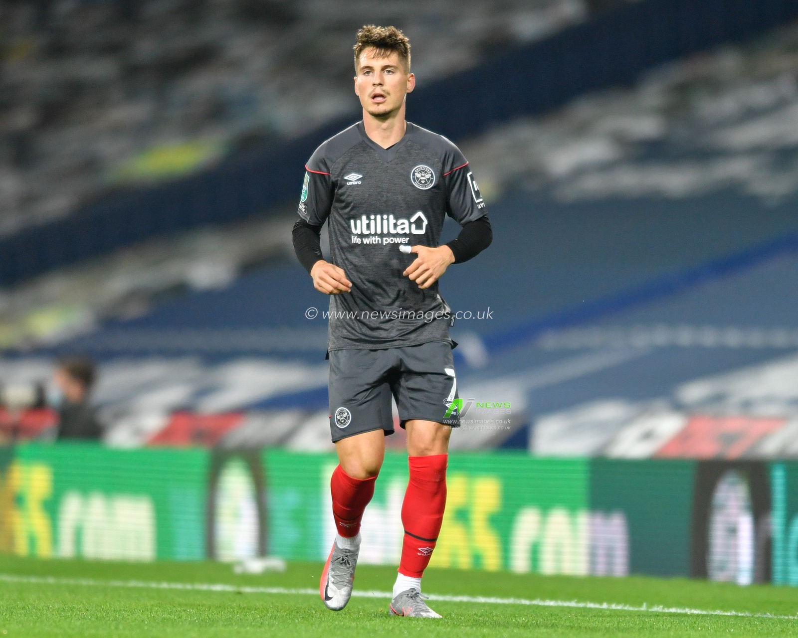 Sergi Canos (7) of Brentford in action during the game