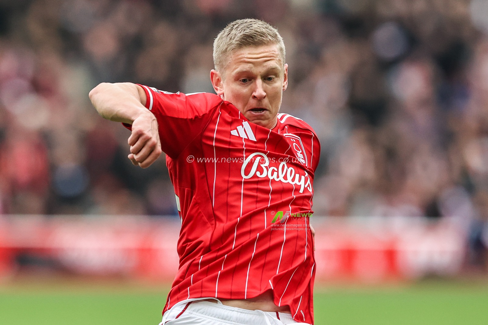 Oleksandr Zinchenko of Nottingham Forest during the Premier League match Nottingham Forest vs Chelsea at City Ground, Nottingham, United Kingdom, 18th October 2025

(Photo by Alfie Cosgrove/News Images)