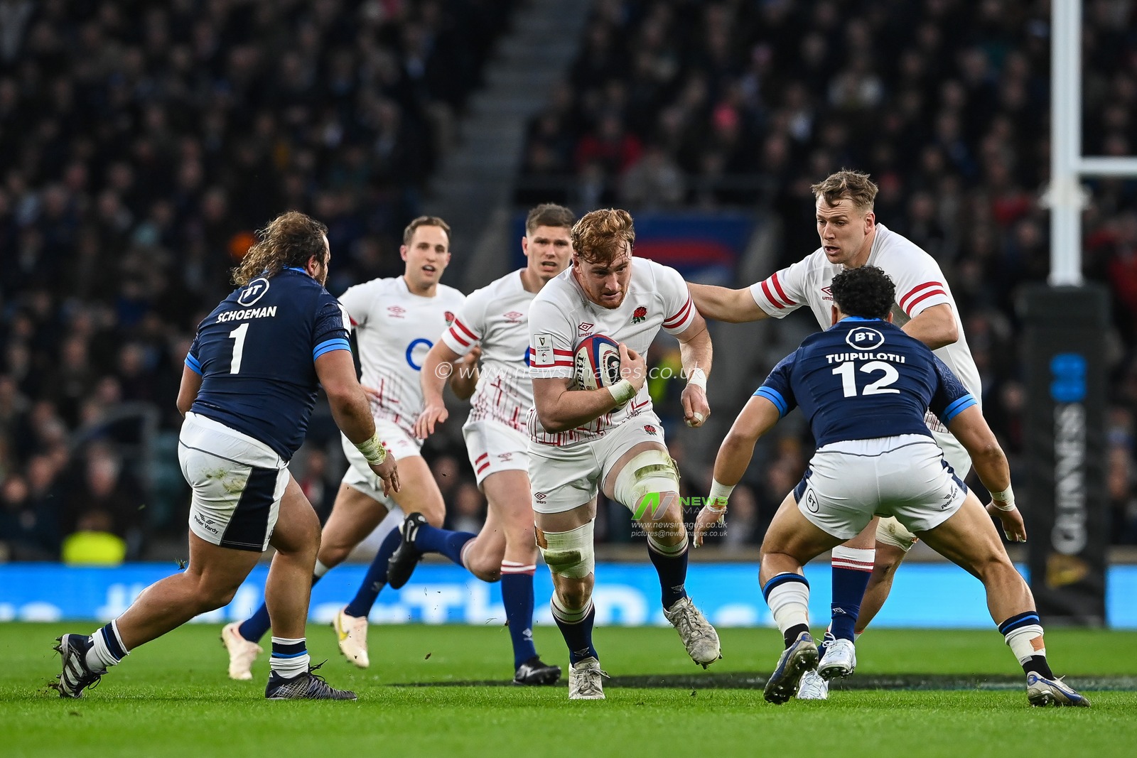 Ollie Chessum of England makes a break during the 2023 Guinness 6 Nations match England vs Scotland at Twickenham Stadium, Twickenham, United Kingdom, 4th February 2023

(Photo by Craig Thomas/News Images)