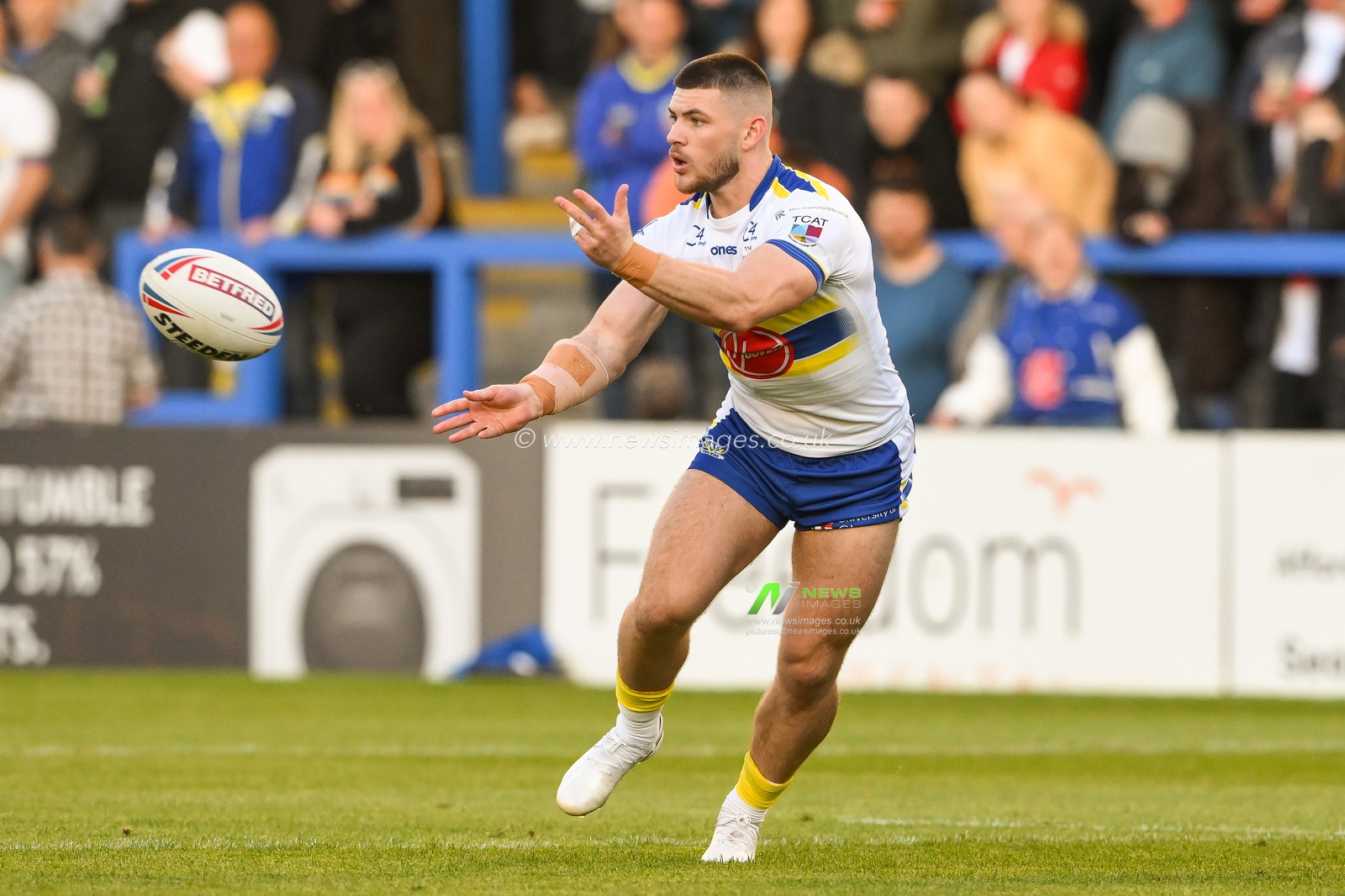 Danny Walker #16 of Warrington Wolves in action during the Betfred Super League Round 12 match Warrington Wolves vs Hull KR at Halliwell Jones Stadium, Warrington, United Kingdom, 12th May 2023

(Photo by Craig Thomas/News Images)