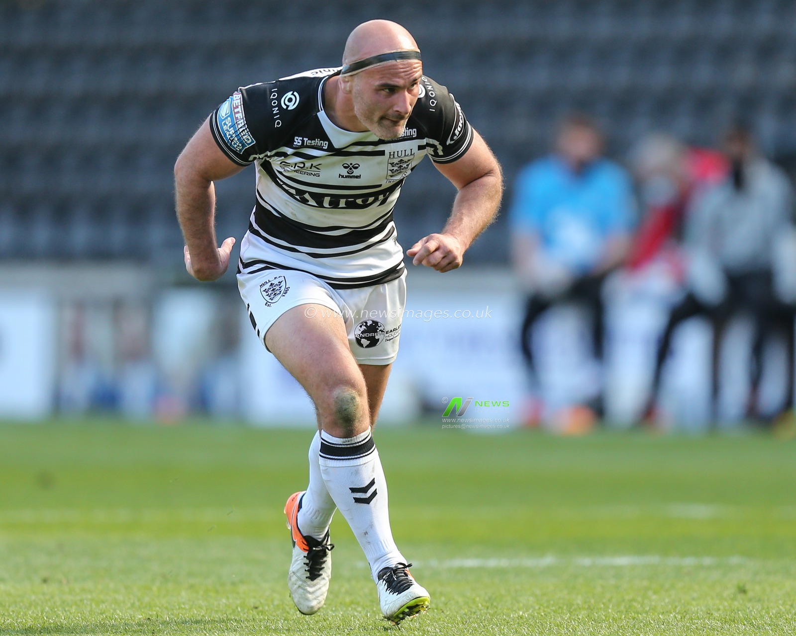 Danny Houghton (9) of Hull FC during the game
