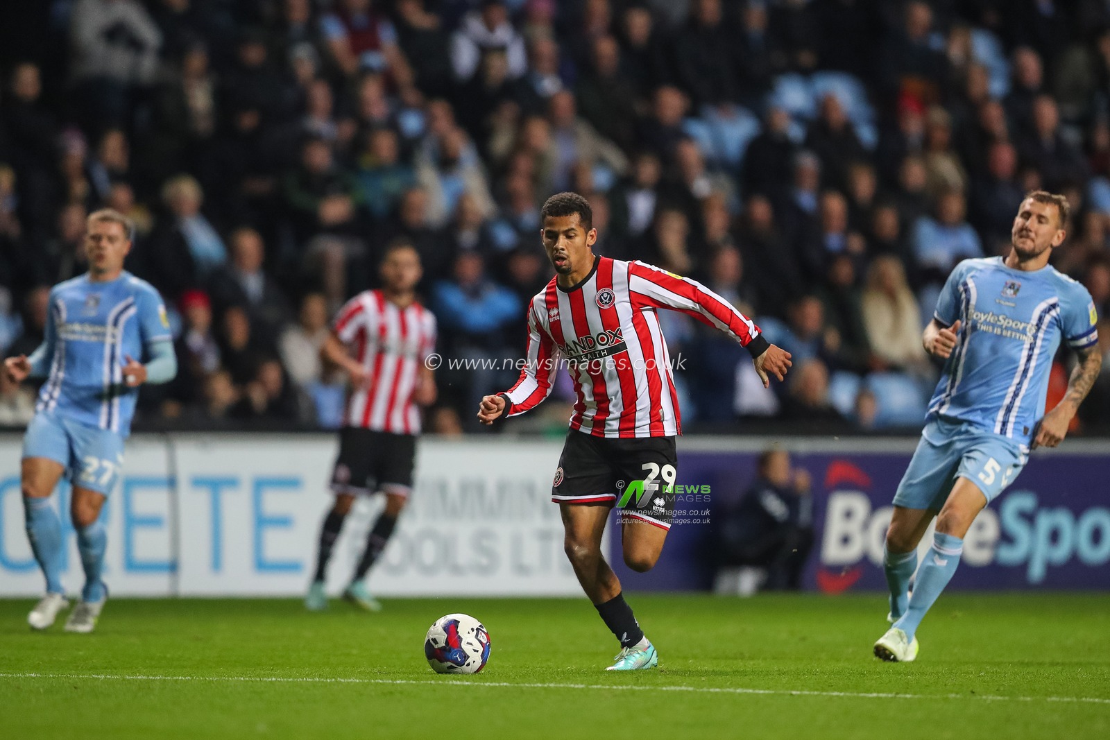 Iliman Ndiaye #29 of Sheffield United runs with the ball  during the Sky Bet Championship match Coventry City vs Sheffield United at Coventry Building Society Arena, Coventry, United Kingdom, 19th October 2022

(Photo by Gareth Evans/News Images)