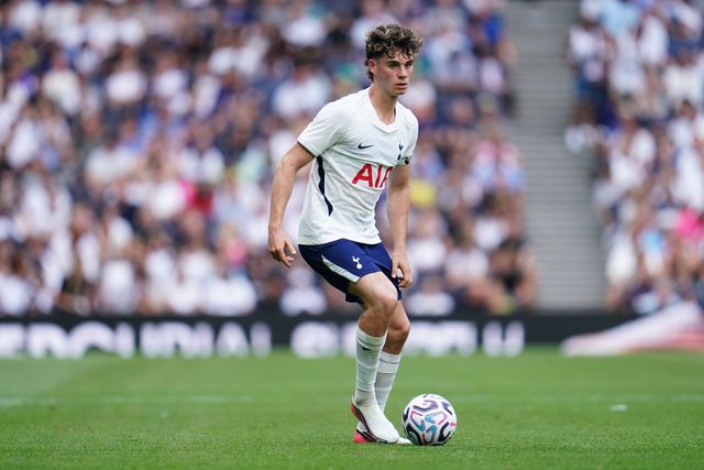 Archie Gray of Tottenham Hotspur with the ball during the pre-season friendly match Tottenham Hotspur vs Hoffenheim at Tottenham Hotspur Stadium, London, United Kingdom on 15 August 2026

(Photo by Harvey Murphy/News Images)