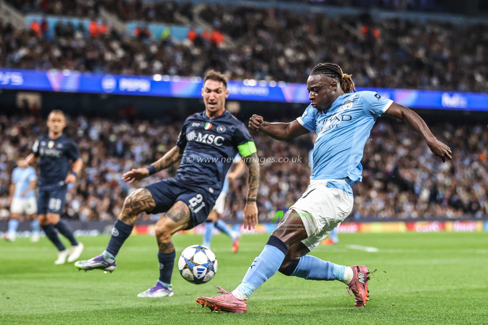 Jeremy Doku of Manchester City crosses the ball into the box under pressure from Matteo Politano of Napoli during the UEFA Champions League 2025/26 Phase MD1 Manchester City vs Napoli League at The City of Manchester Stadium, Manchester, United Kingdom, 18th September 2025

(Photo by Alfie Cosgrove/News Images)