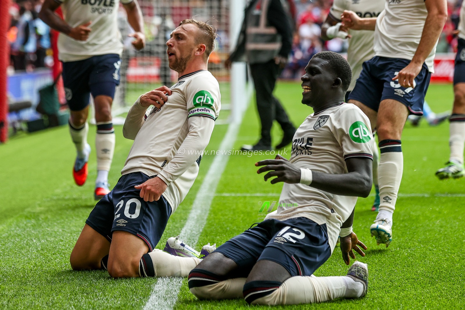 Jarrod Bowen of West Ham United celebrates his goal to make it 0-1 during the Premier League match Nottingham Forest vs West Ham United at City Ground, Nottingham, United Kingdom, 31st August 2025

(Photo by Alfie Cosgrove/News Images)