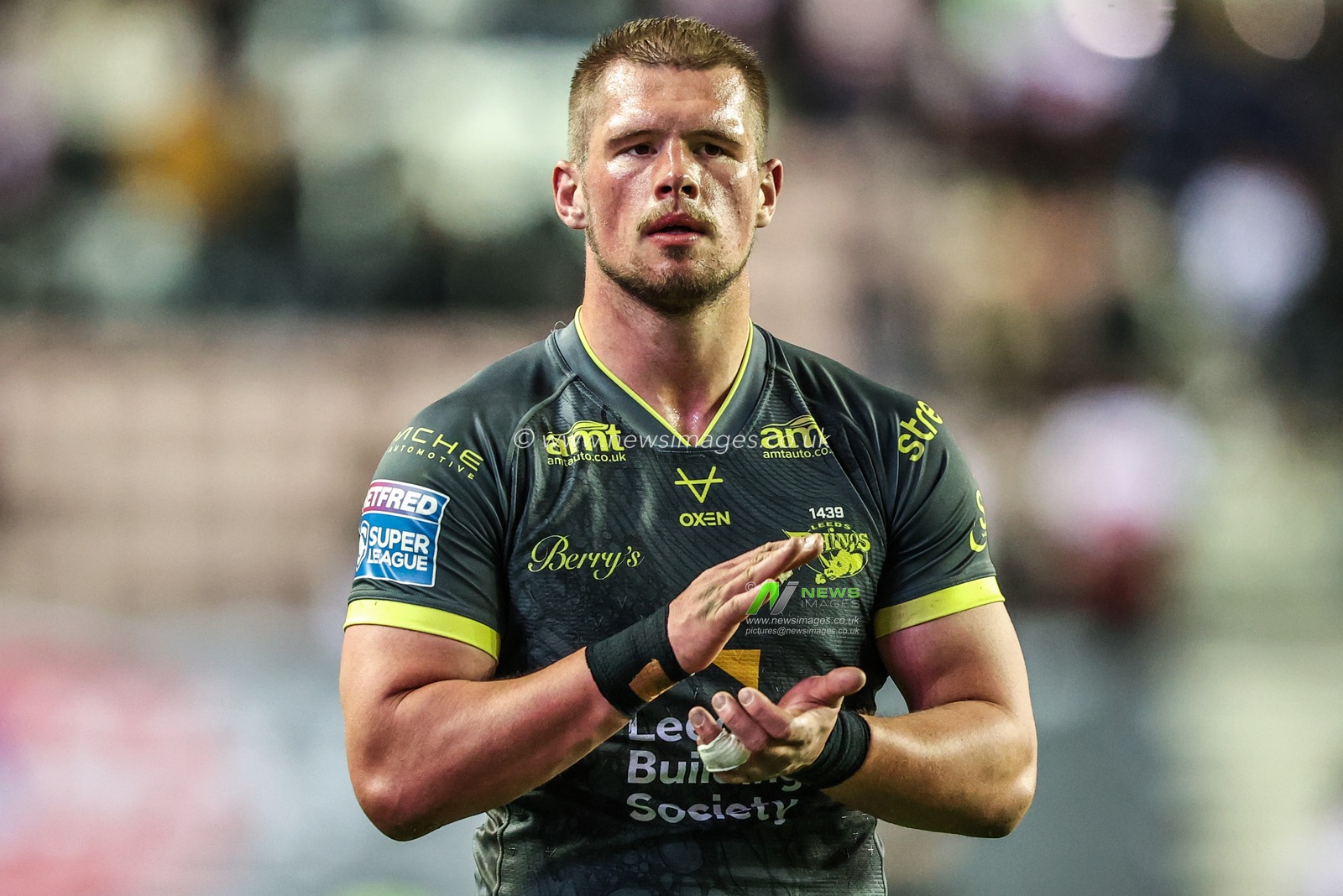 Tom Holroyd of Leeds Rhinos applauds the fans after the game during the Betfred Super League round 11 match Wigan Warriors vs Leeds Rhinos at The Brick Community Stadium, Wigan, United Kingdom on 15 May 2026

(Photo by Alfie Cosgrove/News Images)