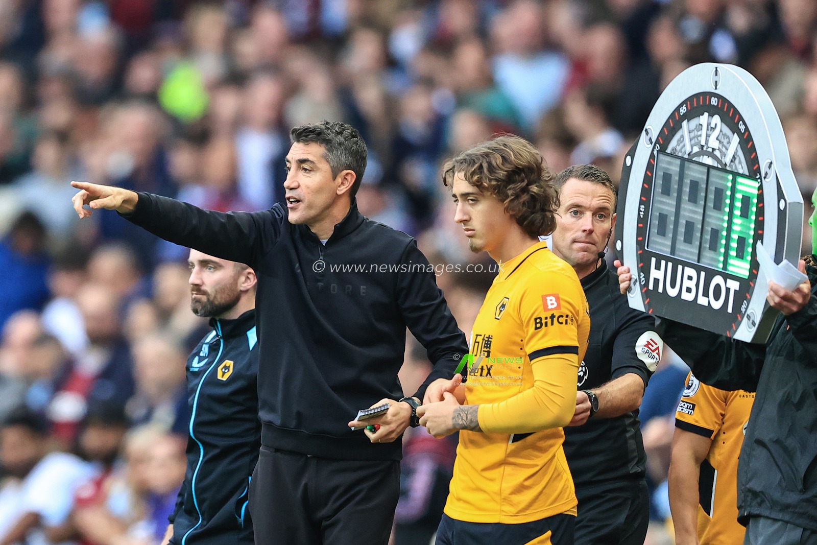 Bruno Lage manager of Wolverhampton Wanderers makes changes as Fabio Silva #17 of Wolverhampton Wanderers comes on as Wolves traIl 2-0