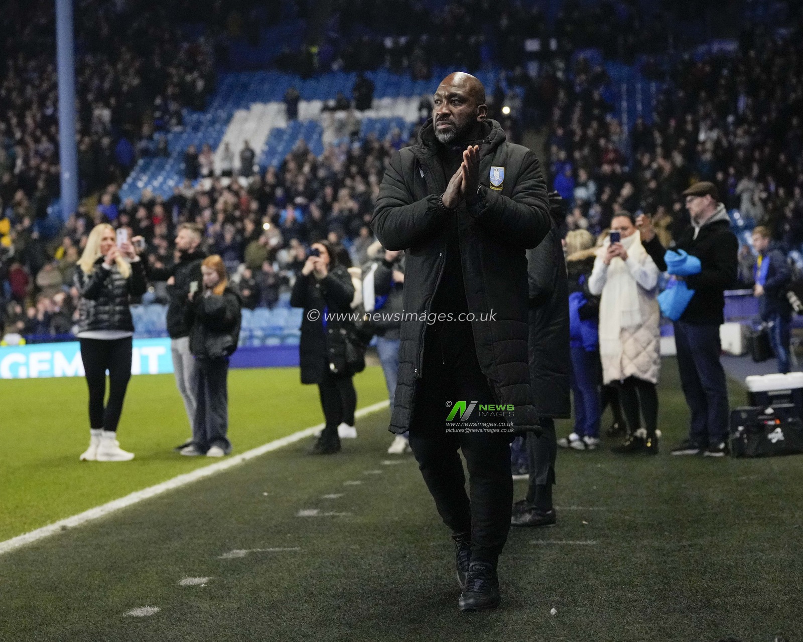Darren Moore Manager of Sheffield Wednesday salutes the fans before the Sky Bet League 1 match Sheffield Wednesday vs Morecambe at Hillsborough, Sheffield, United Kingdom, 14th February 2023

(Photo by Steve Flynn/News Images)