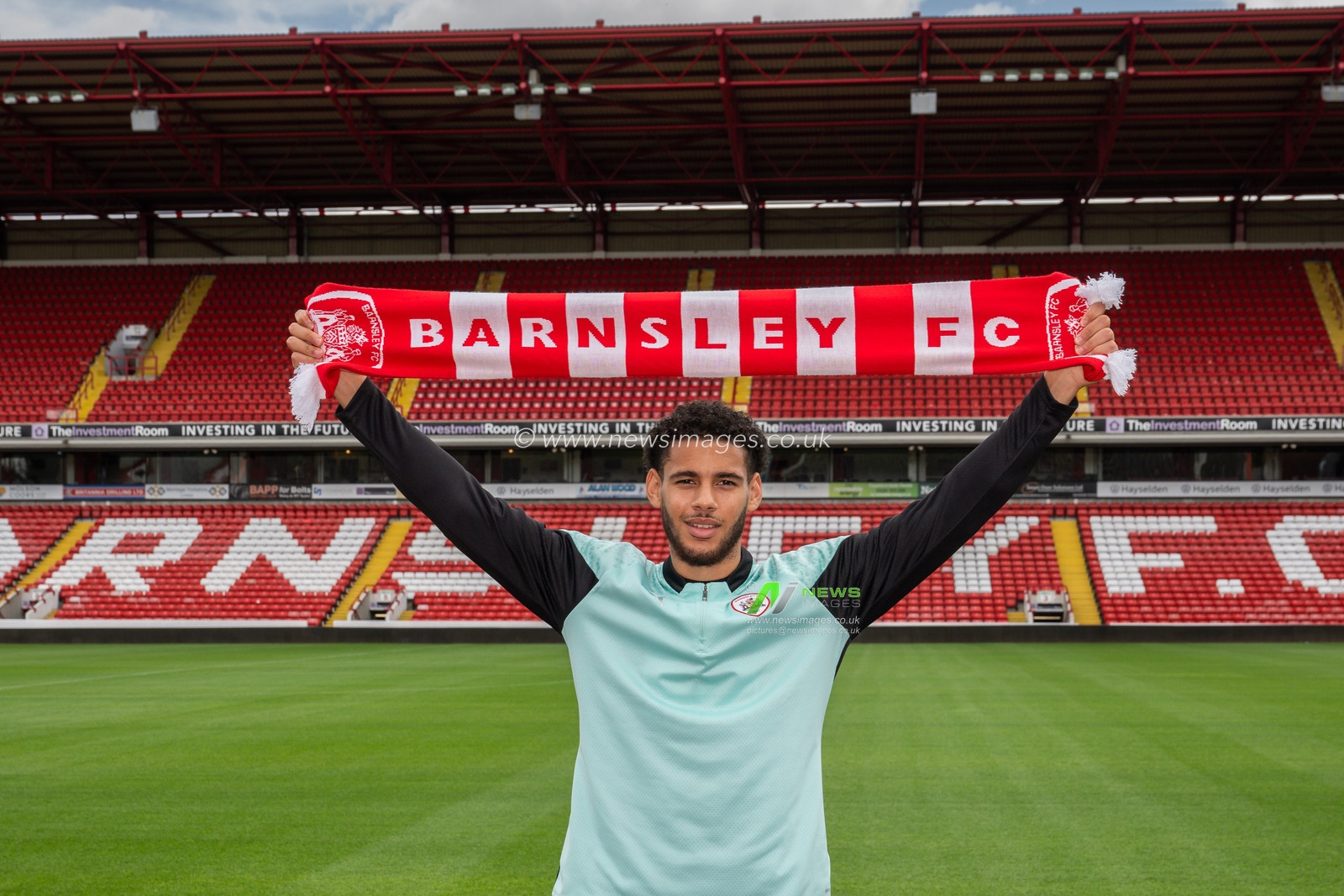 Kyran Lofthouse signs for Barnsley at Oakwell, Barnsley, United Kingdom, 28th July 2023

(Photo by Craig Thomas/News Images)