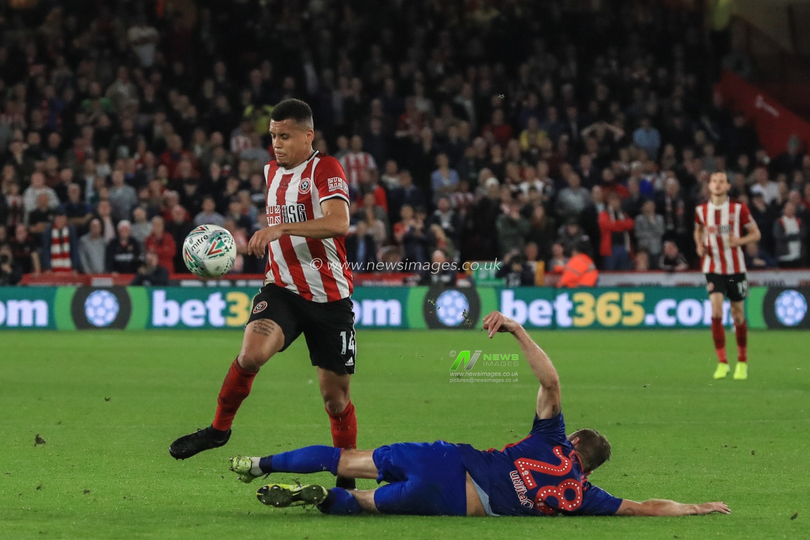 25th September 2019 , Bramall Lane, Sheffield, England; EFL Carabao Cup Football, Third round, Sheffield United vs Sunderland ; Ravel Morrison (14) of Sheffield United chips the ball over Laurens De Bock (28) of Sunderland 


Credit: Mark Cosgrove News Images

English Football League images are subject to DataCo Licence