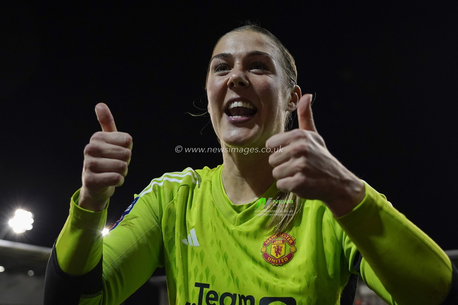 Mary Earps #27 of Manchester United salutes the fans after the The FA Women's Super League match Manchester United Women vs Arsenal Women at Leigh Sports Village, Leigh, United Kingdom, 6th October 2023

(Photo by Steve Flynn/News Images)