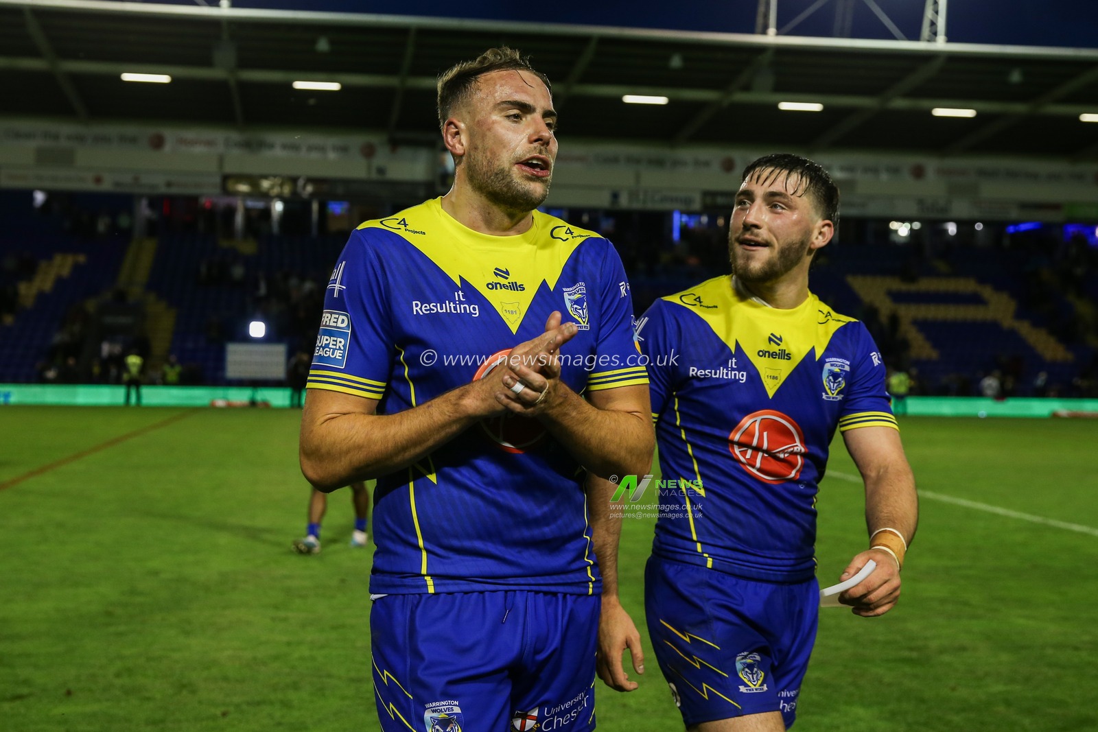 James Harrison of Warrington Wolves applauds the home fans after the Betfred Super League Round 17 match Warrington Wolves vs Leeds Rhinos at Halliwell Jones Stadium, Warrington, United Kingdom, 11th July 2024

(Photo by Gareth Evans/News Images)