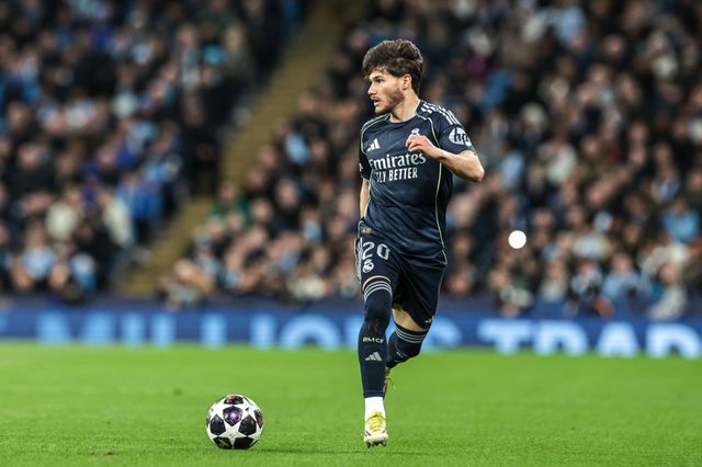 Fran Garcia of Real Madrid breaks with the ball during the UEFA Champions League last 16 second leg match Manchester City vs Real Madrid at The City of Manchester Stadium, Manchester, United Kingdom on 17 March 2026

(Photo by Mark Cosgrove/News Images)
