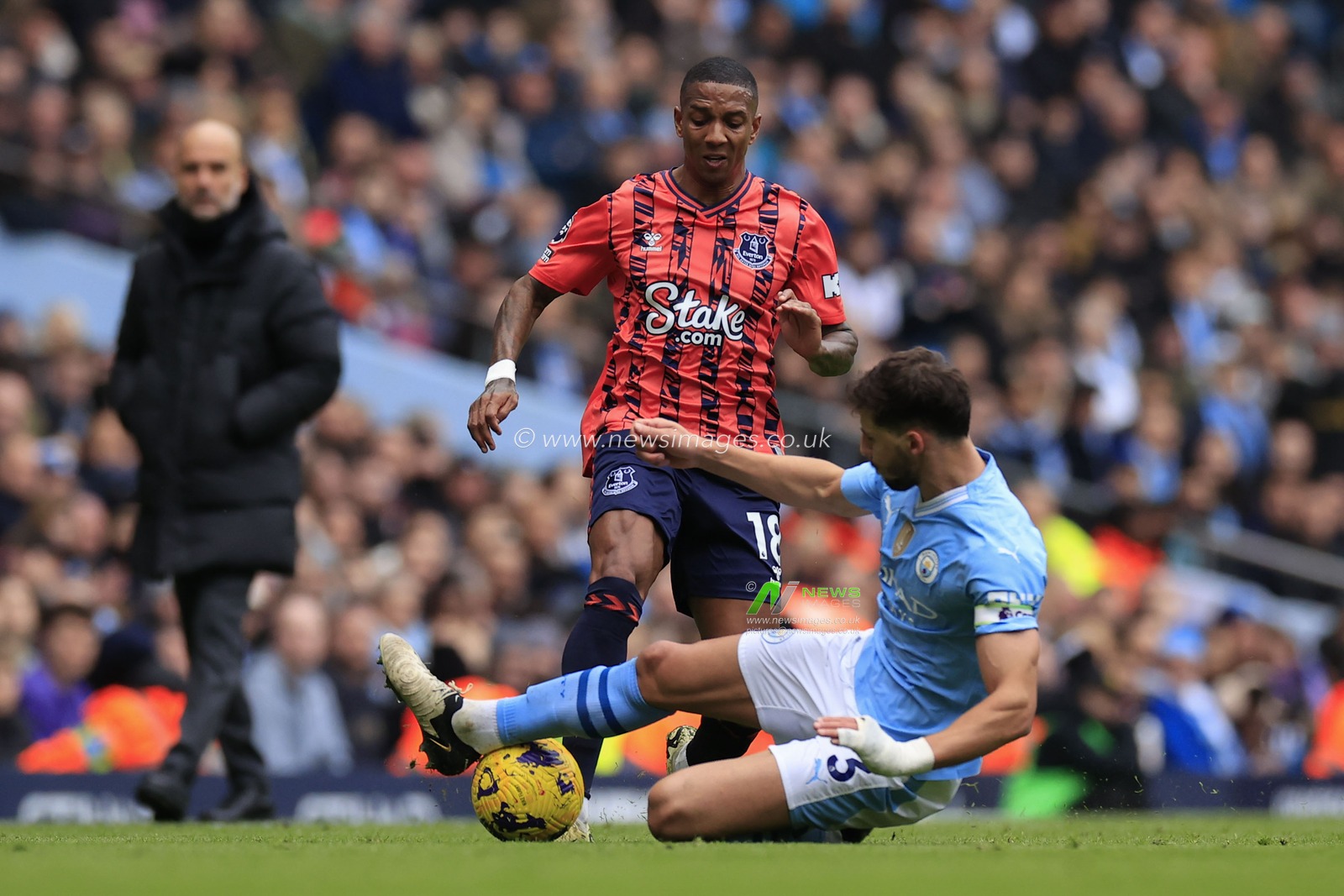 Ashley Young of Everton is challenged by Ruben Dias of Manchester City during the Premier League match Manchester City vs Everton at Etihad Stadium, Manchester, United Kingdom, 10th February 2024

(Photo by Conor Molloy/News Images)