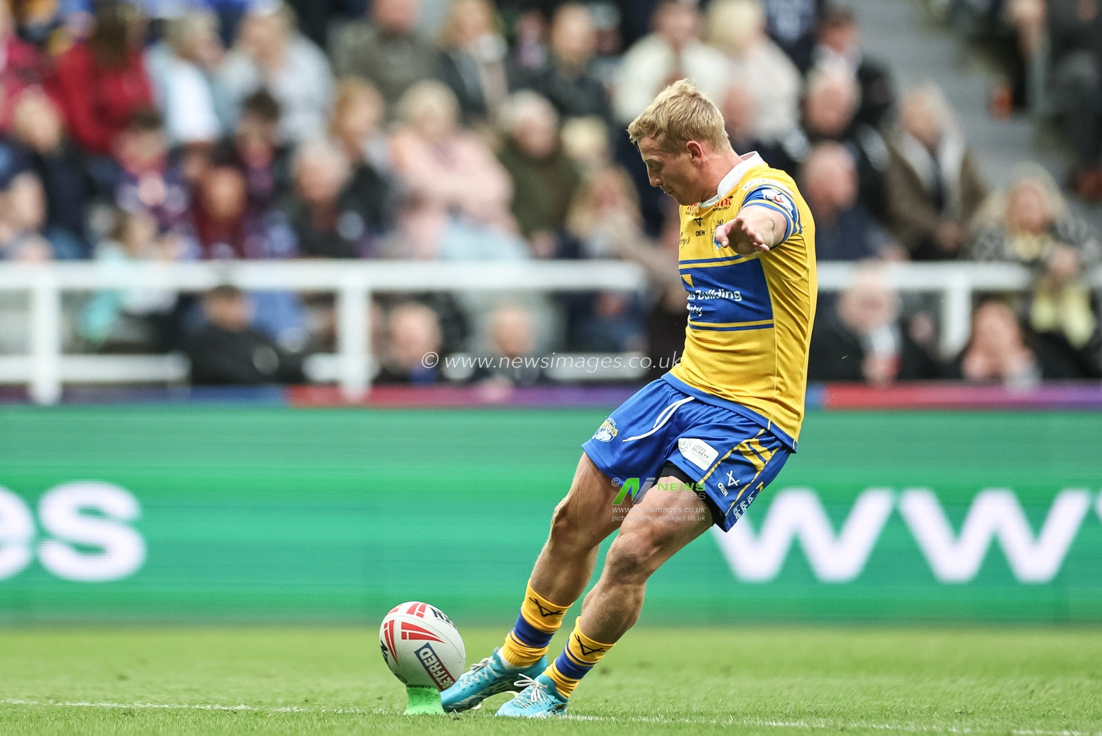 Lachlan Miller of Leeds Rhinos converts for a goal during the Betfred Magic Weekend 2025 match St Helens vs Leeds Rhinos at St. James's Park, Newcastle, United Kingdom, 3rd May 2025

(Photo by Mark Cosgrove/News Images)