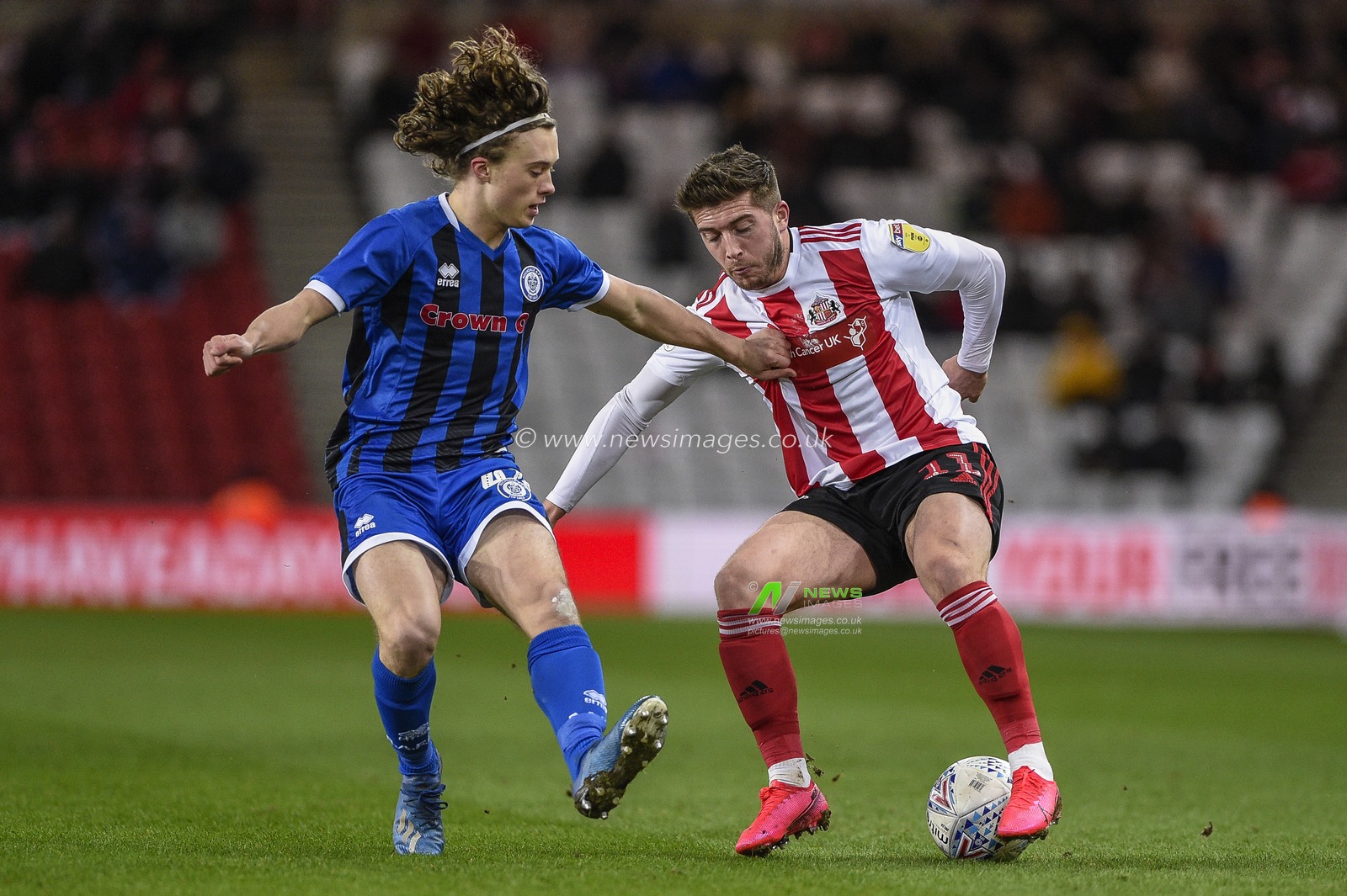 11th February 2020, Stadium Of Light, Sunderland, England; Sky Bet League 1, Sunderland v Rochdale : Lynden Gooch (11) of Sunderland shields the ball from Luke Matheson (41) of Rochdale