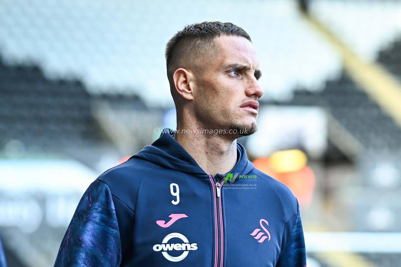 Jerry Yates #9 of Swansea City arrives ahead of the Sky Bet Championship match Swansea City vs Hull City at Swansea.com Stadium, Swansea, United Kingdom, 25th November 2023

(Photo by Craig Thomas/News Images)